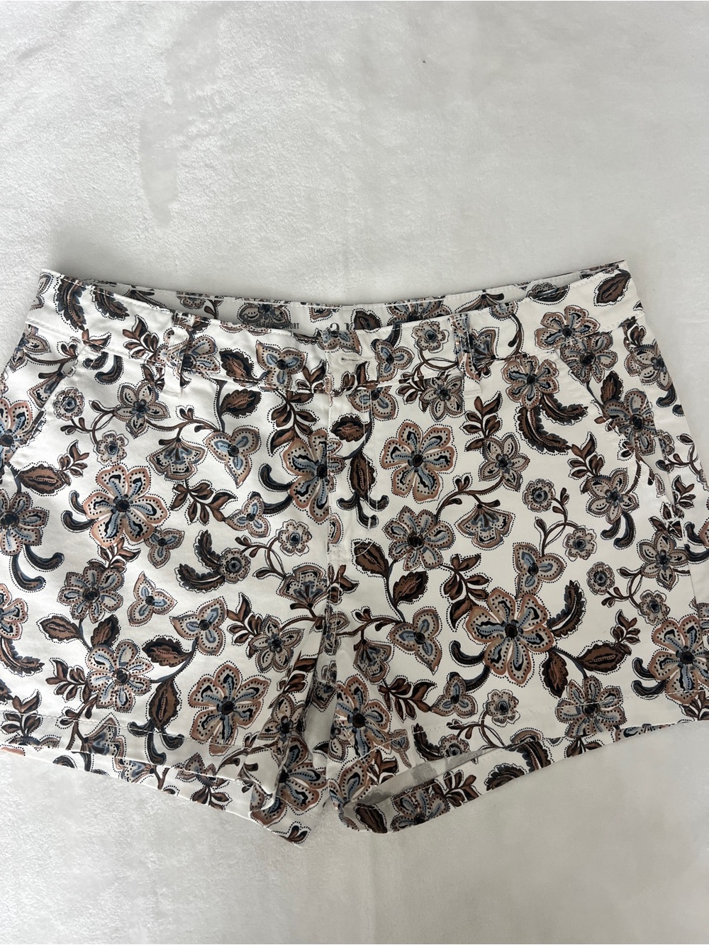 A.n.a Floral Print Women’s midrise shorts in White w Black and Brown